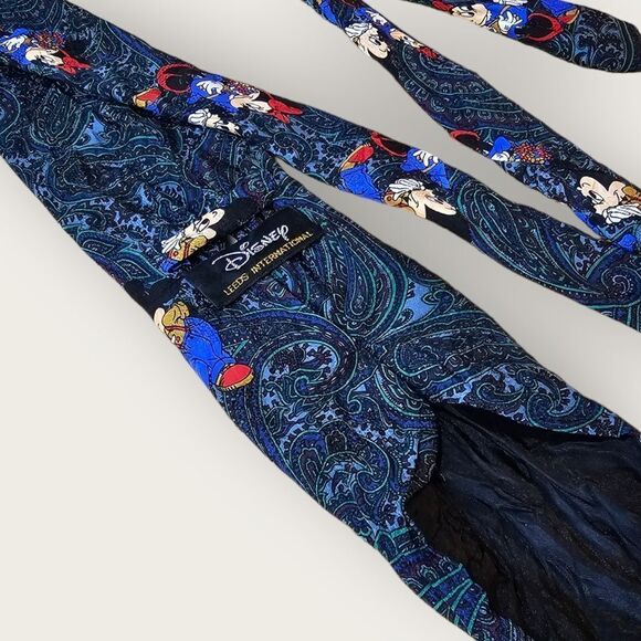 Disney Leeds International Mickey Minnie Blue Paisley Silk Tie - Picture 6 of 6